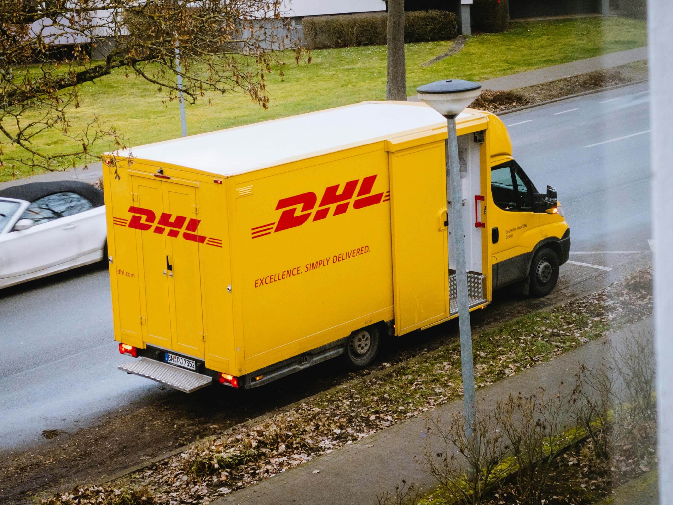 E-commerce Returns and Reverse Logistics: Challenges and Opportunities