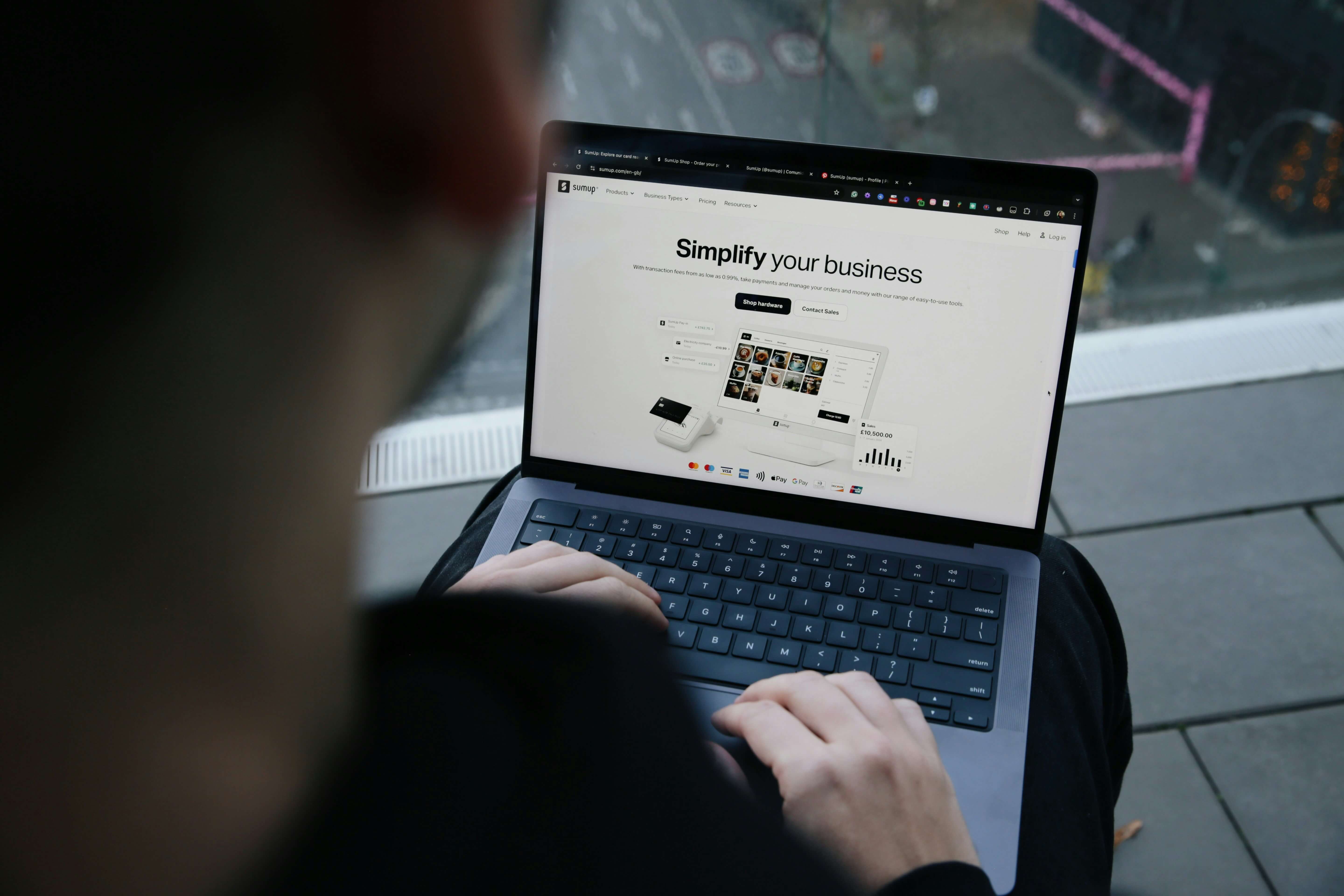 Optimizing E-commerce Order Tracking: Enhancing Customer Experience and Business Efficiency